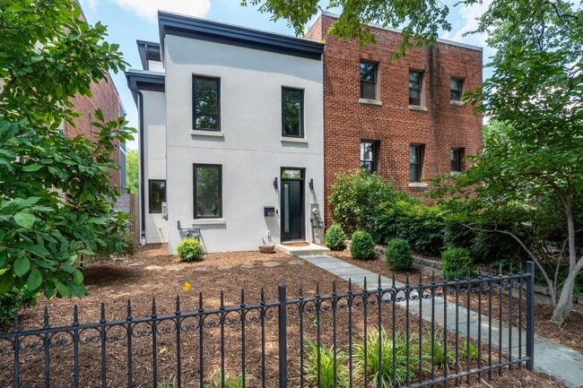 property at 103 17th St SE