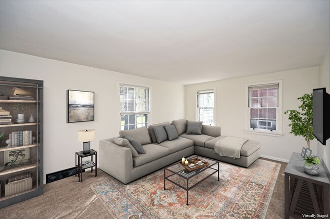 5698 Euclid Rd in Cincinnati, OH - Building Photo - Building Photo