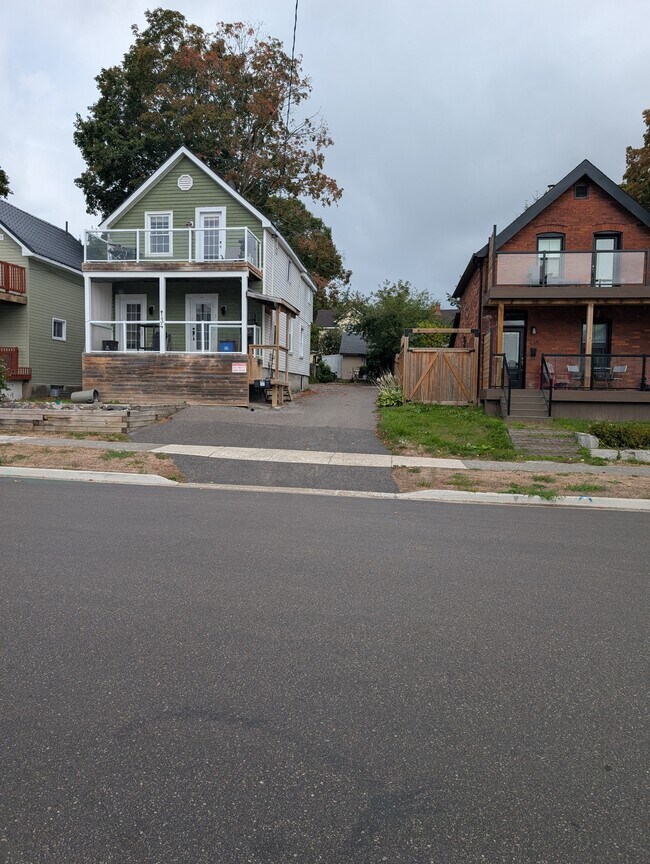 134 Tecumseth St in Orillia, ON - Building Photo - Building Photo