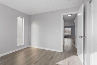 1010 SE 122nd Ave in Portland, OR - Building Photo - Building Photo