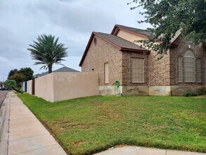2802 Don Sergio Dr in Laredo, TX - Building Photo - Building Photo