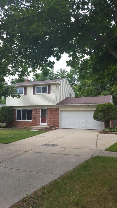 1775 Devon St in Superior Township, MI - Building Photo
