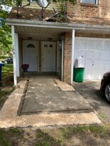 108B Chaucer Rd in Mount Laurel, NJ - Building Photo