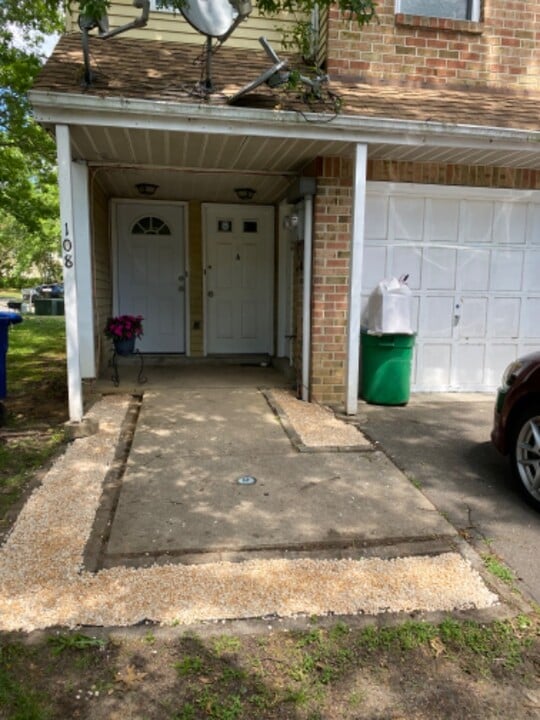 108B Chaucer Rd in Mount Laurel, NJ - Foto de edificio