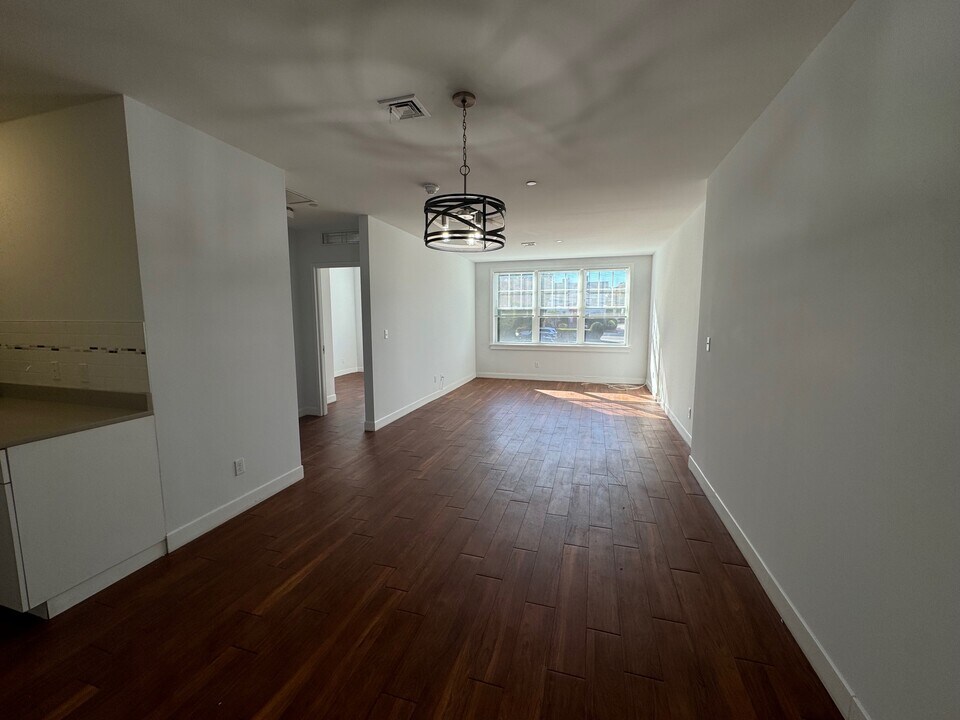 425 New York in Huntington, NY - Building Photo