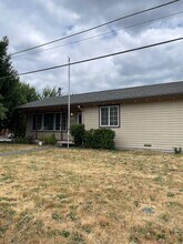 572 Orcas Ave NE in Renton, WA - Building Photo - Building Photo