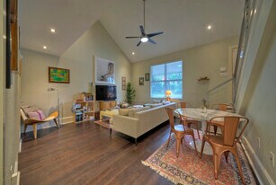 3805 southridge dr in Austin, TX - Building Photo