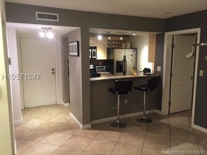 6955 NW 186th St-Unit -F511 in Hialeah, FL - Building Photo - Building Photo