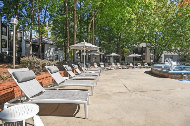 Paces Pointe Apartment Homes in Matthews, NC - Building Photo - Building Photo