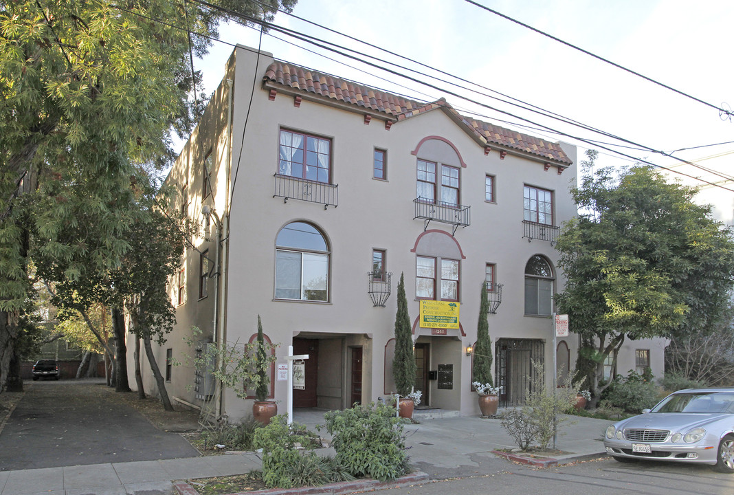 1205 Benton St in Alameda, CA - Foto de edificio