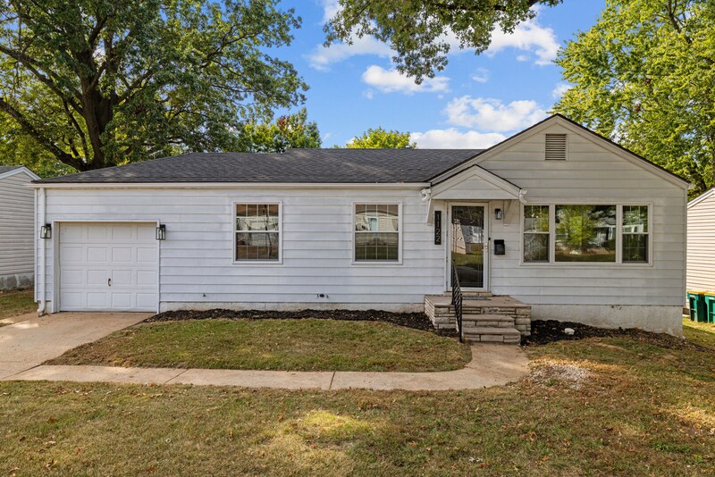 1122 Roxton Dr in St. Louis, MO - Building Photo