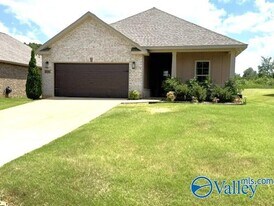 136 Gardencove Cir in Huntsville, AL - Building Photo