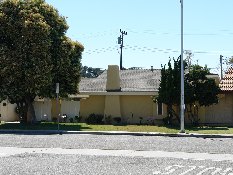 637-639 N M St in Oxnard, CA - Building Photo