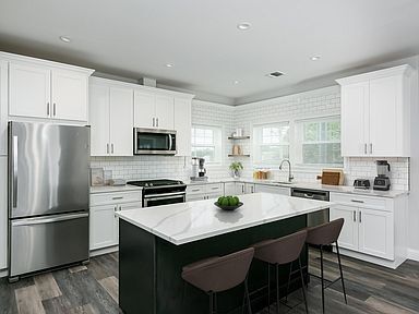 Gail Grace Estates at Copiague in Copiague, NY - Foto de edificio