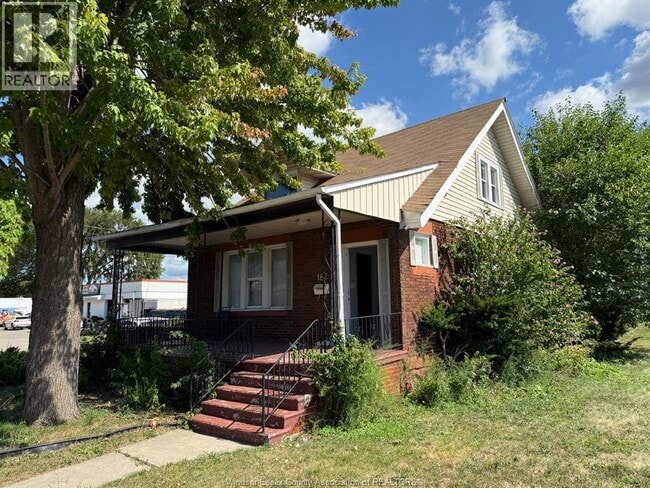property at 187 Giles Blvd E