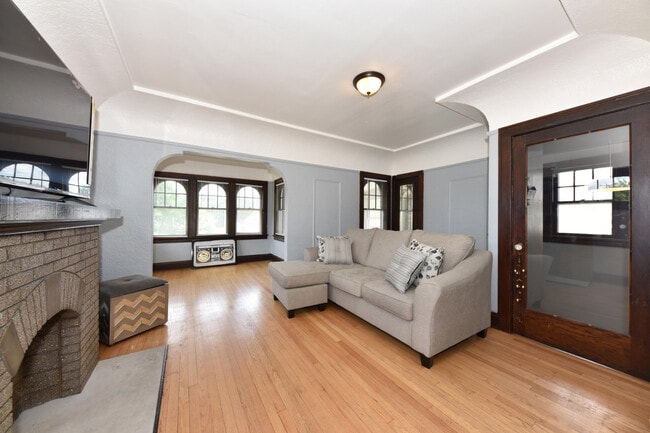 property at 423 W Vine St