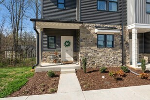 32 English Commons Dr in Lynchburg, VA - Building Photo