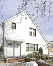 196-49 45th Ave in Flushing, NY - Foto de edificio - Building Photo