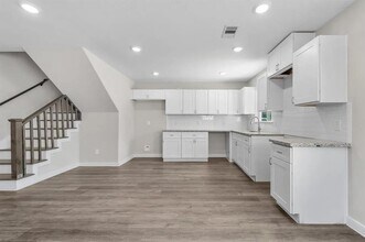 6309 Sandra St-Unit -B in Houston, TX - Building Photo - Building Photo
