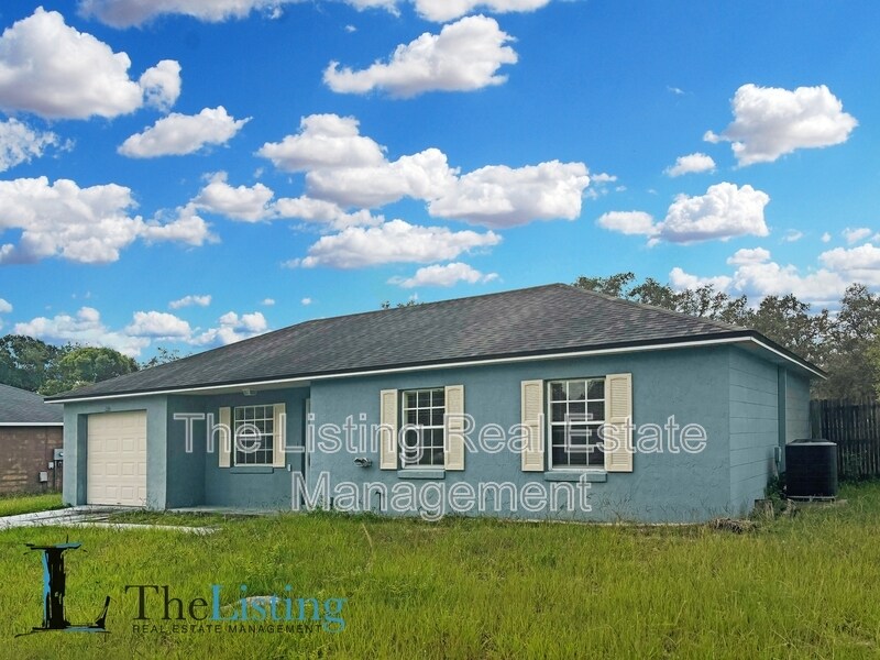 5653 Viburnum Ct in Polk City, FL - Building Photo