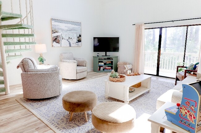 property at 1095 Plantation Dr W