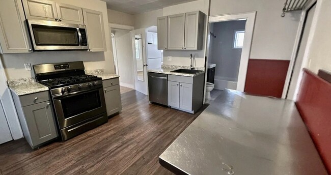 8 Park Ave, Unit 1 in Somerville, MA - Building Photo - Building Photo