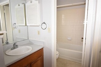 2114 Cedar Bend Dr in Austin, TX - Building Photo - Building Photo