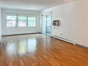 7256 N Bell Ave in Chicago, IL - Building Photo - Interior Photo