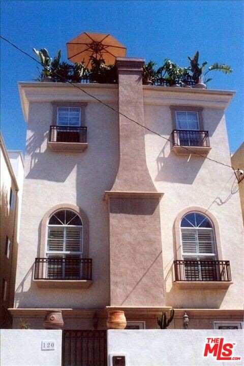 120 Galleon St in Los Angeles, CA - Building Photo