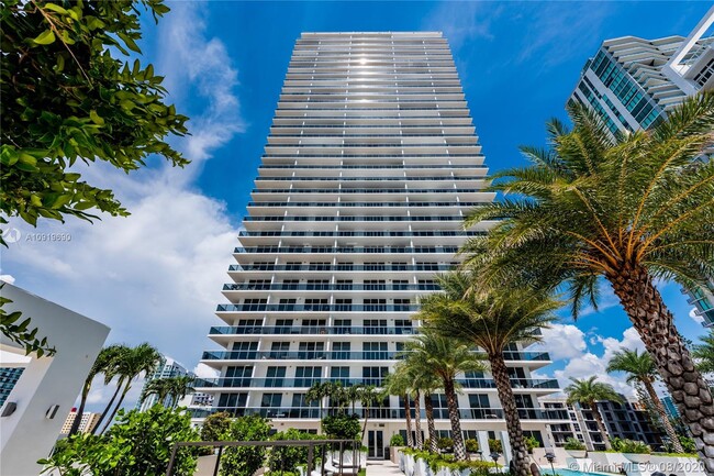 600 NE 27th St, Unit 2101 in Miami, FL - Building Photo - Building Photo