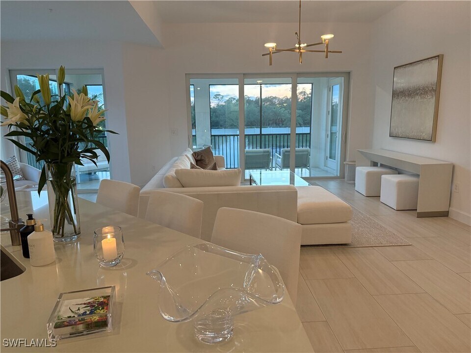 16885 Fairgrove Way in Naples, FL - Building Photo