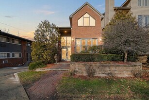 934 W Huron St in Ann Arbor, MI - Building Photo