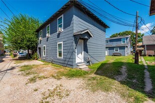 2801 Virginia St in Baytown, TX - Building Photo