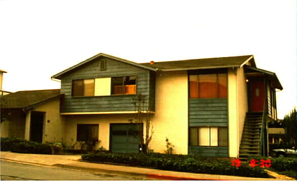 164-168 Milagra Dr in Pacifica, CA - Foto de edificio - Building Photo