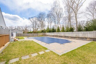 15 Pin Oak Ln in Westhampton Beach, NY - Building Photo - Building Photo