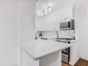 185 Hall St in Brooklyn, NY - Building Photo - Building Photo