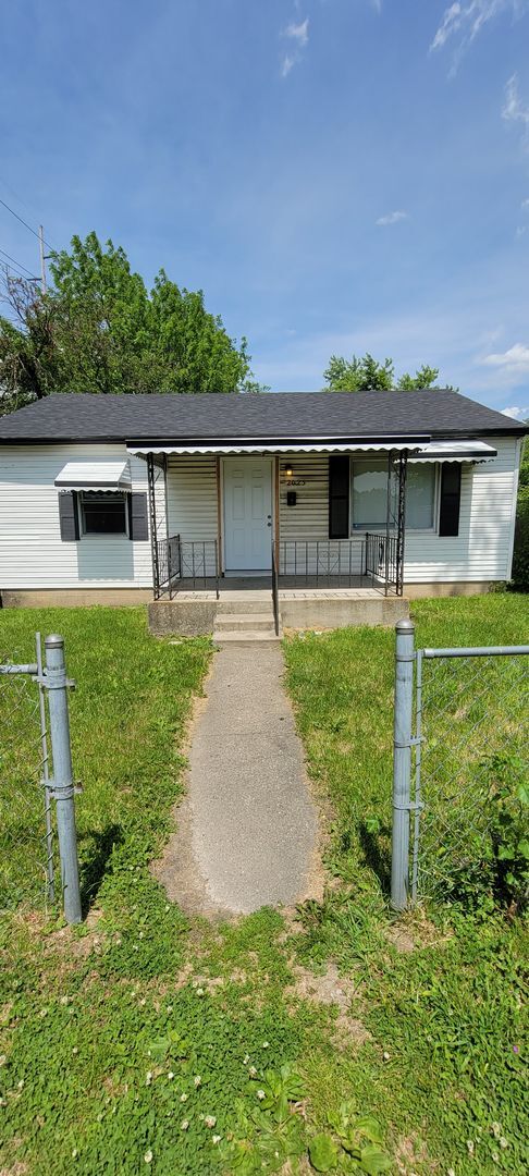 property at 2025 N Oxford St