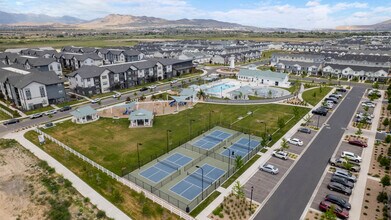 877 E Oakum Ln in Saratoga Springs, UT - Building Photo - Building Photo