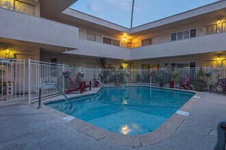 The Copa Apartments in Los Angeles, CA - Foto de edificio - Building Photo