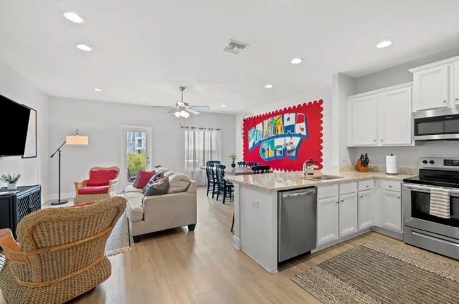 1884 Pointe Dr in Panama City Beach, FL - Building Photo - Building Photo