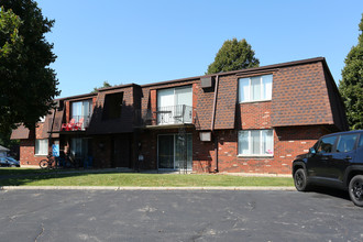 Sunset Court Apartments in Hamburg, NY - Foto de edificio - Building Photo