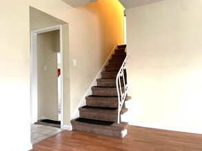 2843 Sweet Way in Sacramento, CA - Foto de edificio - Building Photo