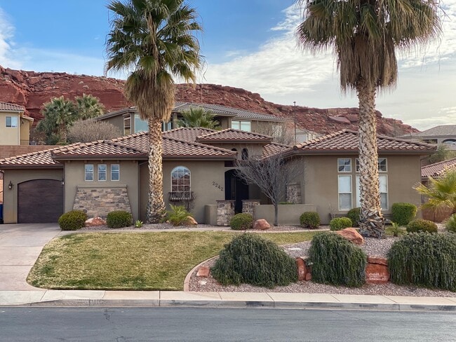 2242 N Gunsight Dr in Saint George, UT - Building Photo - Building Photo