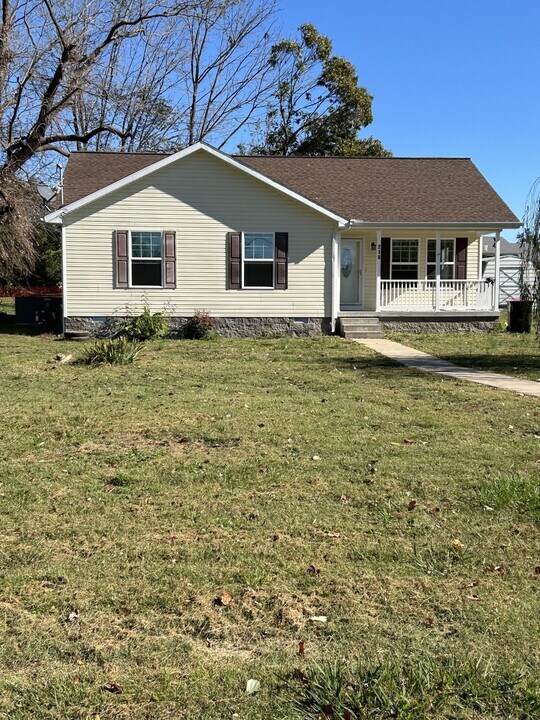 218 Magnolia St in Pembroke, KY - Building Photo