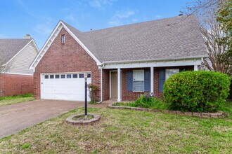 1837 Black Bear Cir W in Memphis, TN - Foto de edificio - Building Photo