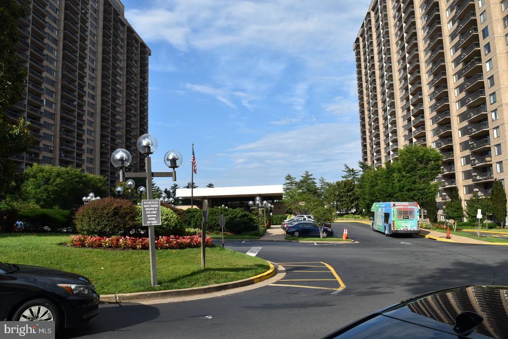 3705 S George Mason Dr in Falls Church, VA - Building Photo