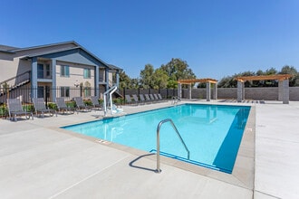 Broadstone Place in Fresno, CA - Building Photo - Building Photo