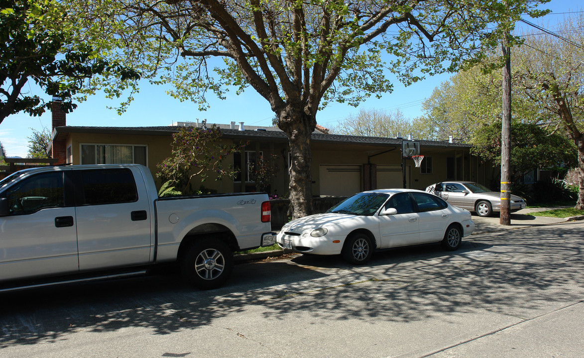 951-955 N Idaho St in San Mateo, CA - Building Photo