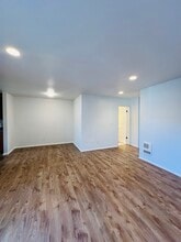 1676 Maple Ave, Unit 27 in Solvang, CA - Building Photo - Building Photo