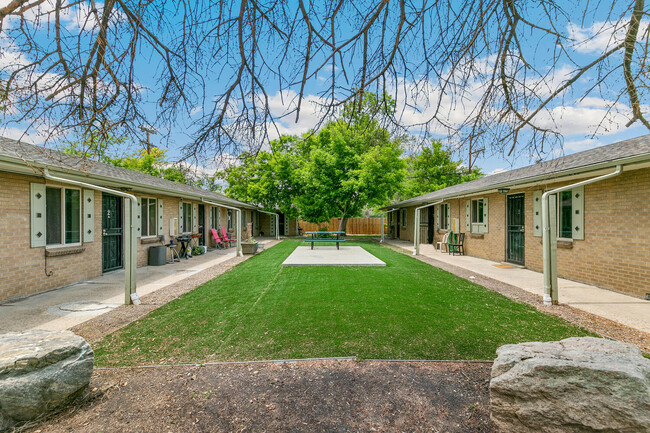 Otis Apartments in Lakewood, CO - Building Photo - Building Photo